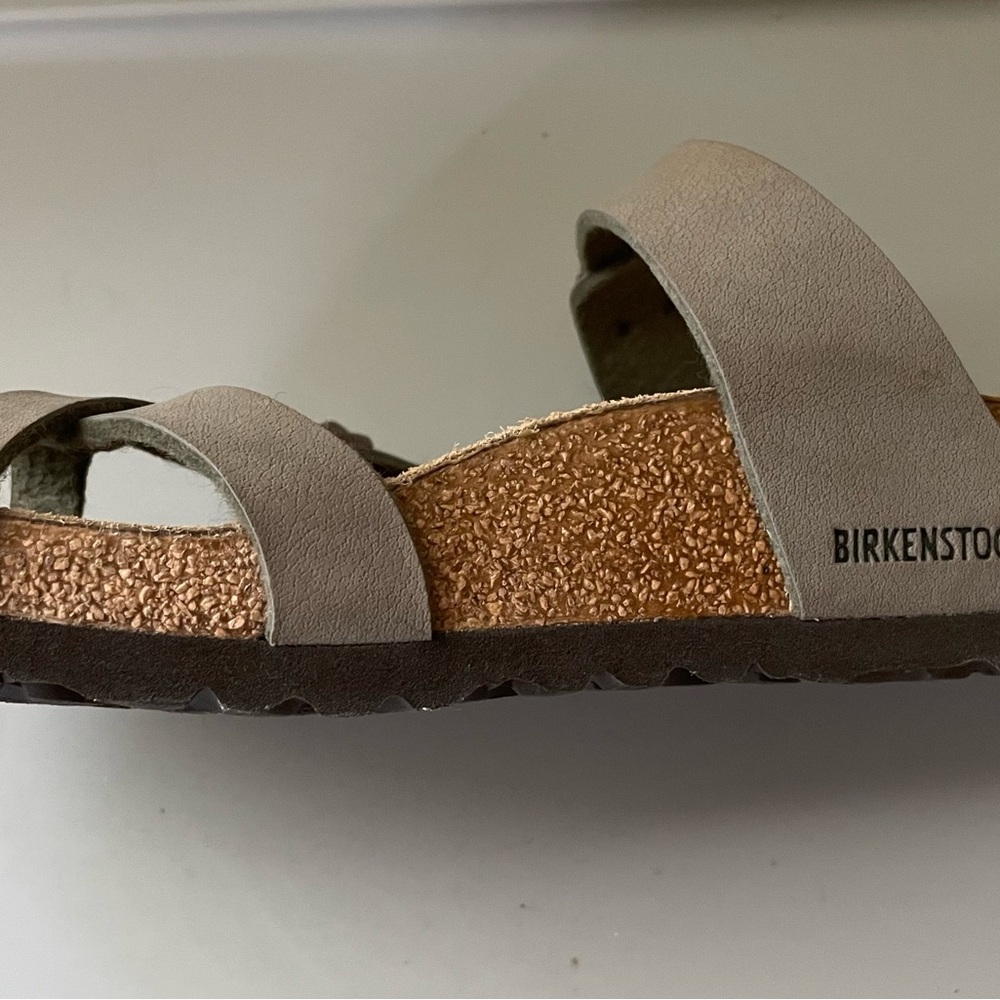 Birkenstock Mayari Size 8 (39) in Stone